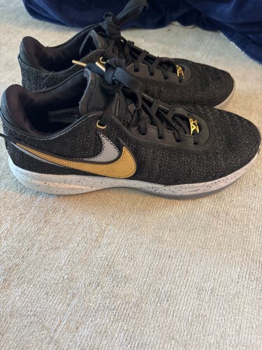 Men's Size M 12.0 (W 13.0) Nike Lebron 20 Shoes (Used)