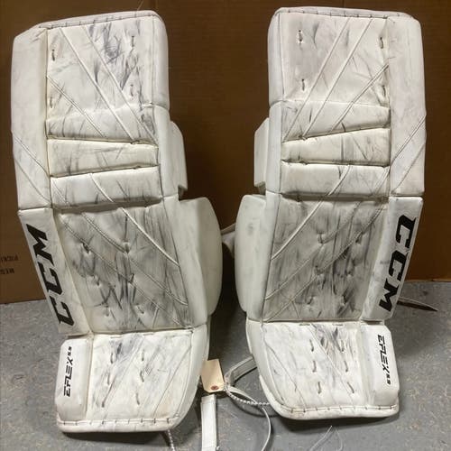 Intermediate CCM Extreme Flex 5.9 Goalie Leg Pads | 30" + 1
