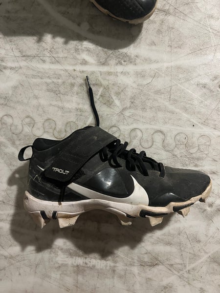 Black Men's 6Y (Big Kids / Youth) Nike Trout High Top (Used)