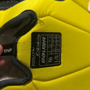 Youth Large Men's Bauer Supreme Shoulder Pads