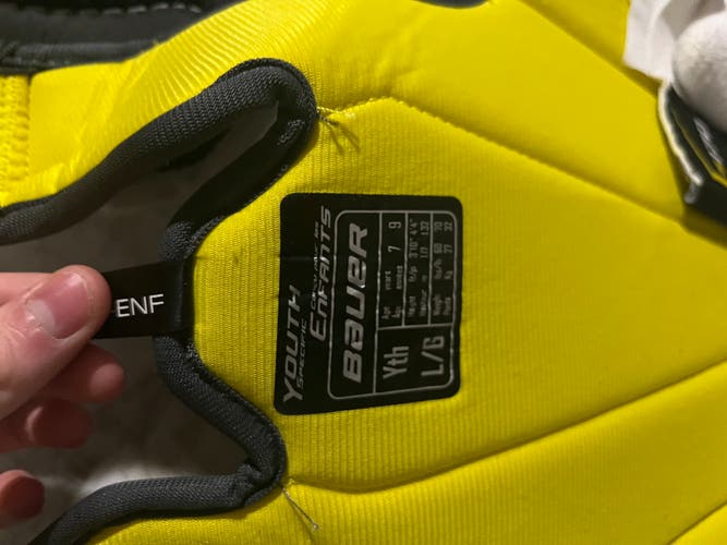 Youth Large Men's Bauer Supreme Shoulder Pads