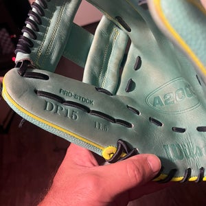 2024 Wilson A2000 RH Infield Baseball Glove 11.5" (Used)