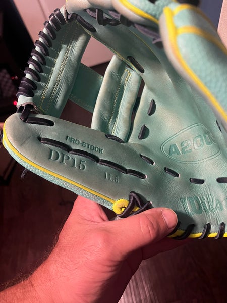 2024 Wilson A2000 RH Infield Baseball Glove 11.5" (Used)