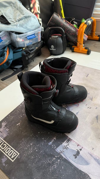 Size M 12.0 (W 13.0) Vans Snowboard Boots Stiff Flex (Used)