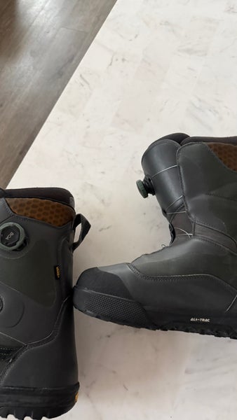 Men's Size M 12.0 (W 13.0) Vans Aura pro Snowboard Boots Freestyle (Used)