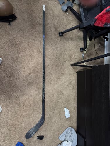 Senior True Project X Smoke Right Handed Hockey Stick P28 Pro Stock (Used)