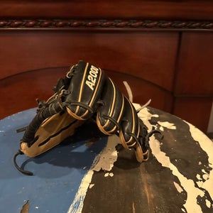 Wilson Right Hand Throw Infield A2000 Baseball Glove 13" (Used)