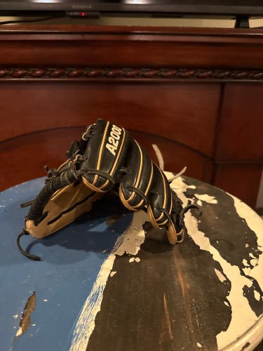 Wilson Right Hand Throw Infield A2000 Baseball Glove 13" (Used)