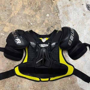 Men's Medium Senior Bauer Supreme S29 Shoulder Pads (Used)