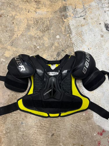 Men's Medium Senior Bauer Supreme S29 Shoulder Pads (Used)