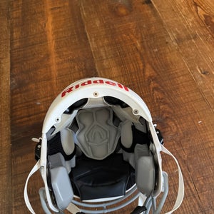 Medium Youth Riddell SpeedFlex Helmet (Used)