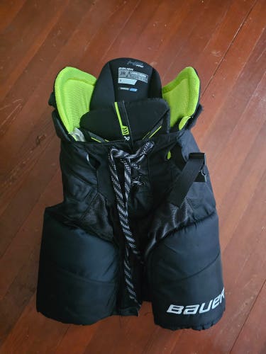 Junior Large Bauer HP Pro Hockey Pants (Used)