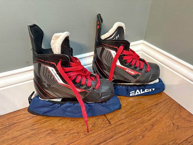 Hockey Skates Little kid size 13 CCM