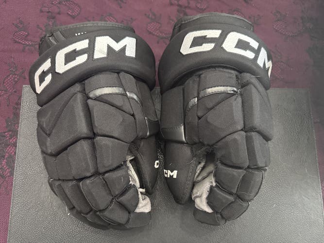 CCM HG12 Gloves 14" Pro Stock (Used)