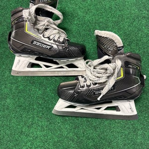 Intermediate Bauer Elite Hockey Goalie Skates (Used) | Size 4 (Fit 2)