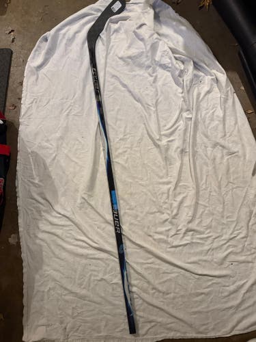 Senior Bauer Vapor FlyLite Right Handed Hockey Stick P92 (New)