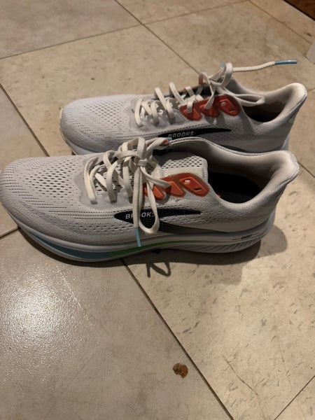 Men’s brooks running shoes size 10