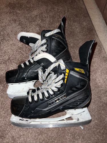 2015 Bauer Supreme 150 Hockey Skates Regular Width 7 (Used)