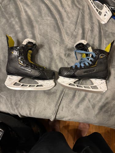 Bauer Supreme S27 Hockey Skates Regular Width 13 (Used)