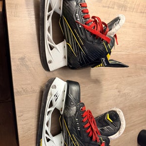 CCM Hockey Skates Extra Wide Width Size 4.5 (Used)