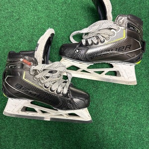 Intermediate Bauer Elite Hockey Goalie Skates (Used) | Size 5 (Fit 2)