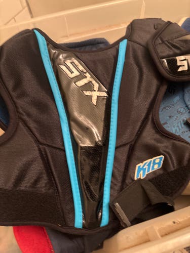 Men's Medium Junior STX Shoulder Pads (Used)