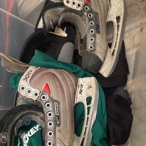 2015 Bauer Vapor Hockey Skates Size 3 (Used)