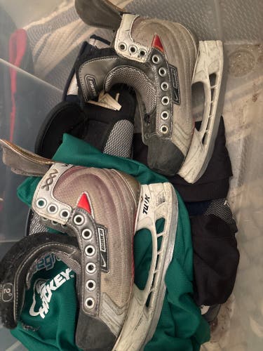 2015 Bauer Vapor Hockey Skates Size 3 (Used)