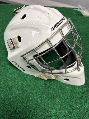 White Senior Warrior R/F1 Goalie Mask (Used) | M/L (7-7 3/8)