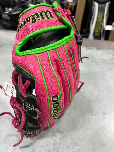 Used Wilson A2000 BB/SB Glove LH Throw Pink 11 1/2" 11337-S000467250