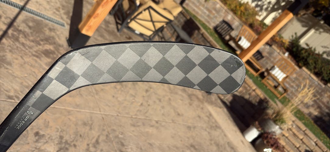 Junior Warrior Covert QR6 pro Right Handed Hockey Stick W03 (New)