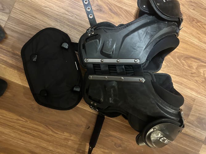 Small Adult Xenith Velocity Pro Light Shoulder Pads (Used)