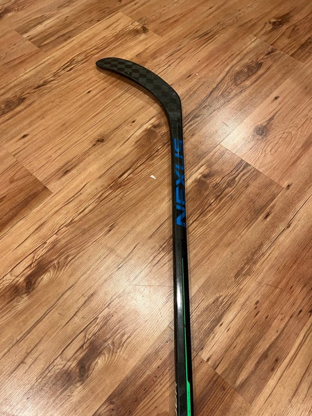 Junior Bauer Nexus Geo Right Handed Hockey Stick P92 (Used)