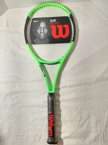 "NOS" Wilson Blade 98L (16x19) V6 Reverse (4 3/8) Tennis Racquet (New)