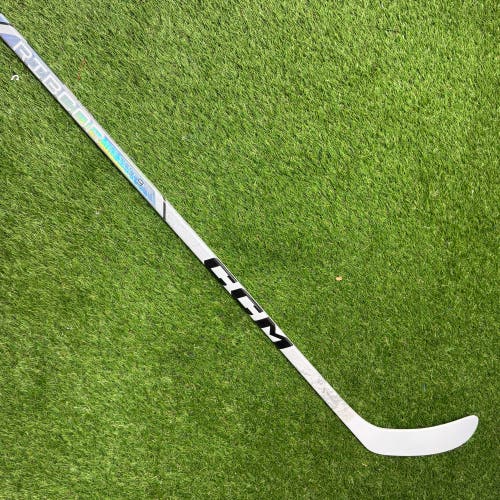 Single-Senior CCM RibCor Trigger 9 Pro RH 75 Flex P29 WHITE Hockey Stick (New)