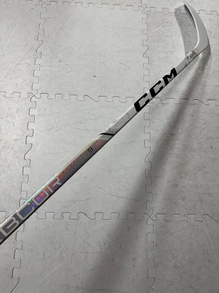 Single-Senior CCM RibCor Trigger 9 Pro RH 75 Flex P29 WHITE Hockey Stick (New)