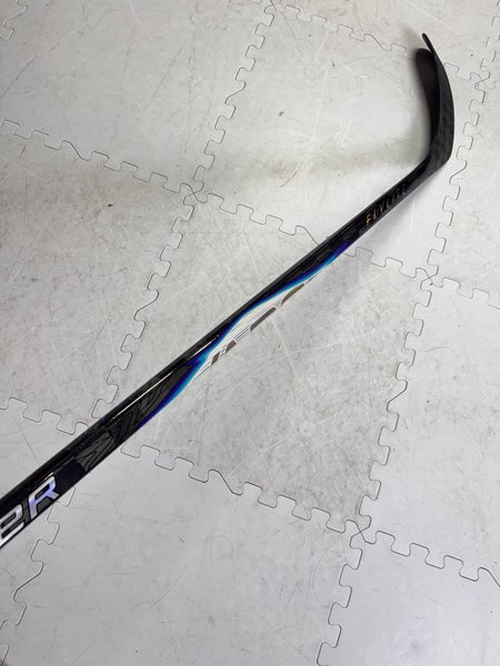 Single-Senior Bauer Vapor FlyLite RH 70 Flex P28 Hockey Stick (New)