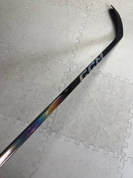 Single-Senior CCM JetSpeed FT8 Pro RH 75 Flex P28 Hockey Stick (New)