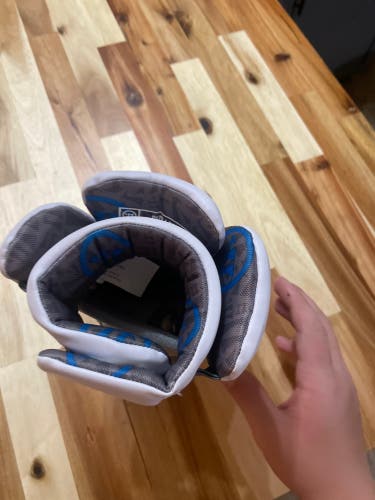 Warrior Burn XP Lacrosse Gloves Large (New)