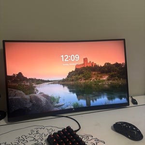 (Used) Z edge 300 hz monitor, 1080p, 1ms response time