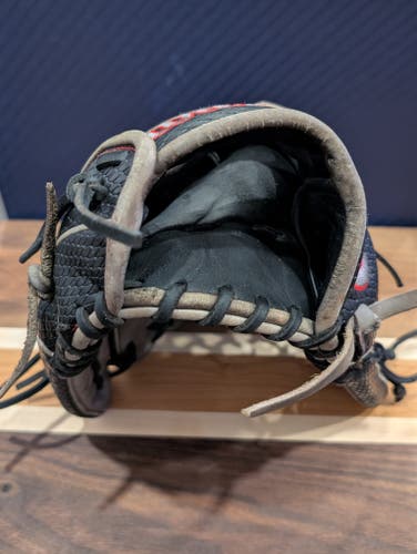 RH Wilson A2000 Baseball Glove 12.25" (Used)