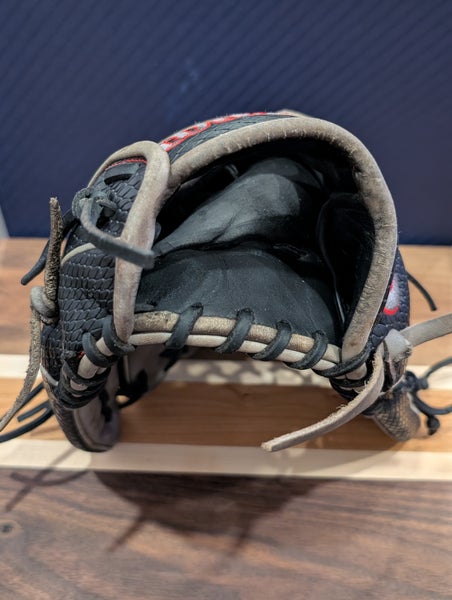 RH Wilson A2000 Baseball Glove 12.25" (Used)