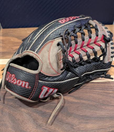 RH Wilson A2000 Baseball Glove 12.25" (Used)