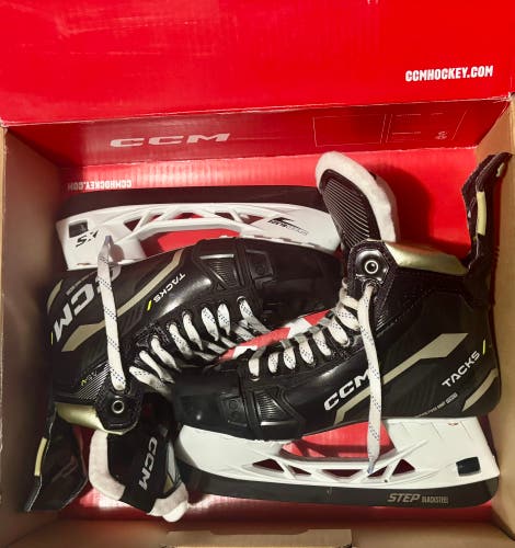 CCM AS-V Hockey Skates Wide Width Size 6.5 (Used)