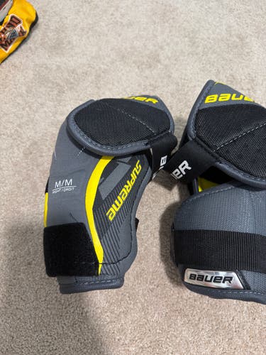Senior Medium Bauer Supreme Elbow Pads (Used)