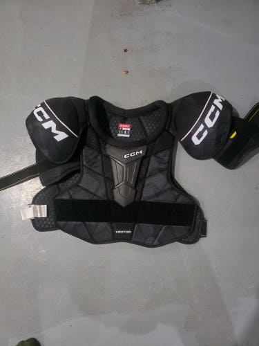 XL Senior CCM Vector Shoulder Pads (Used)