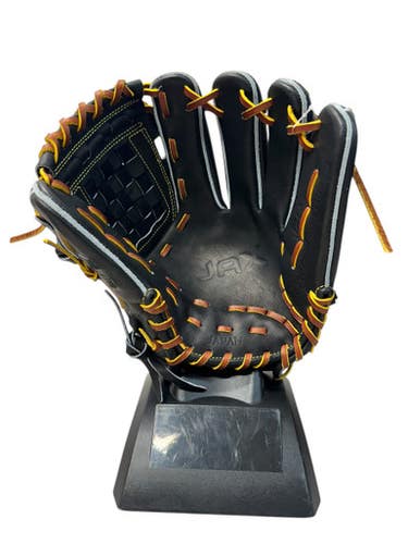 Used DM-5 BB/SB Glove RH Throw Black 11 1/2" 11835-S000200114