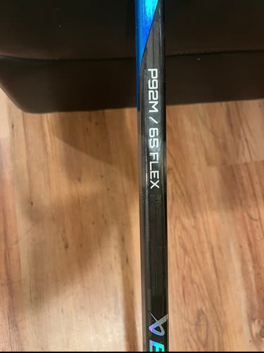 Intermediate Bauer Nexus Sync Right Handed Hockey Stick P92M (Used)