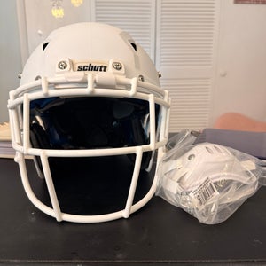Medium Adult Schutt Vengeance Pro LTD II Helmet (Used in great condition)