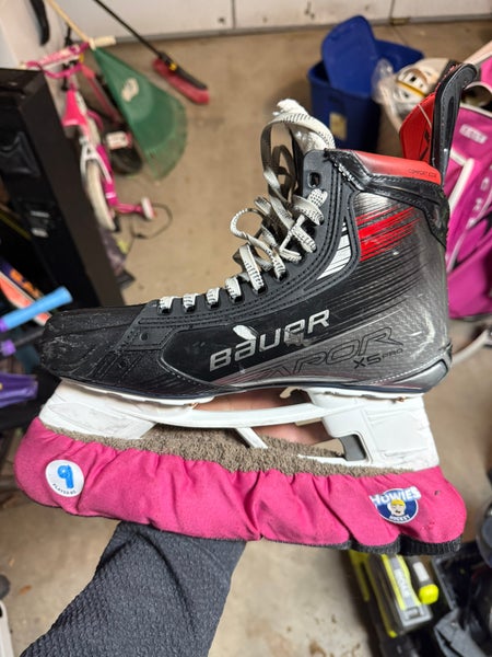 2025 Bauer Vapor 5x pro Hockey Skates 9.5 used in great condition!
